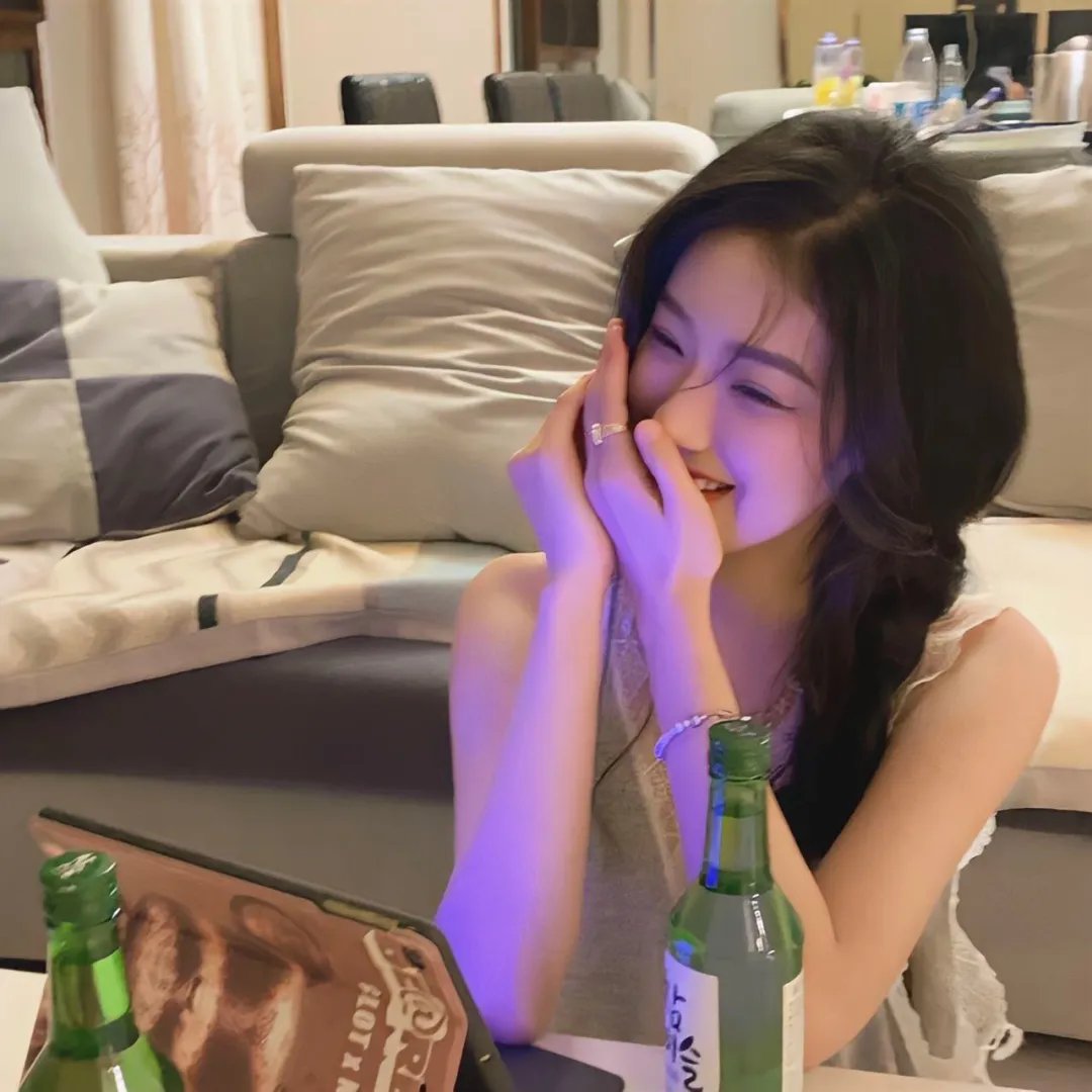 她比烟花寂寞